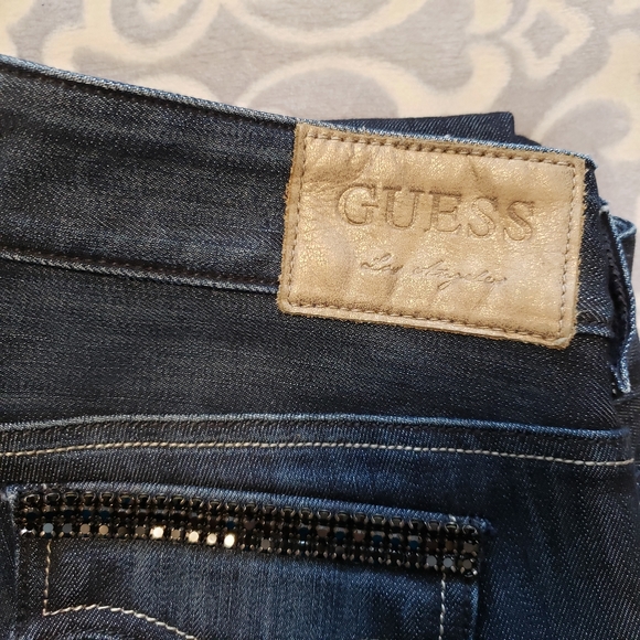 Guess, 29, low-rise, boot cut, dark blue jeans, like new! On trend!! Boho chic! - Picture 6 of 14
